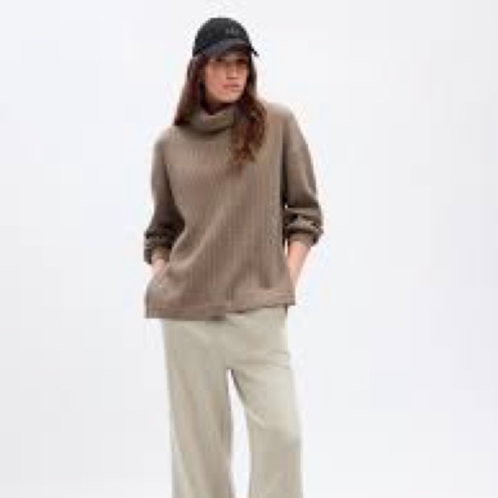 Gap Waffle Turtleneck T-shirt